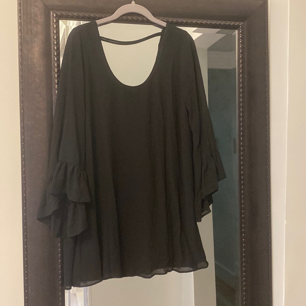 Mumu size medium black dress. Liner built in.